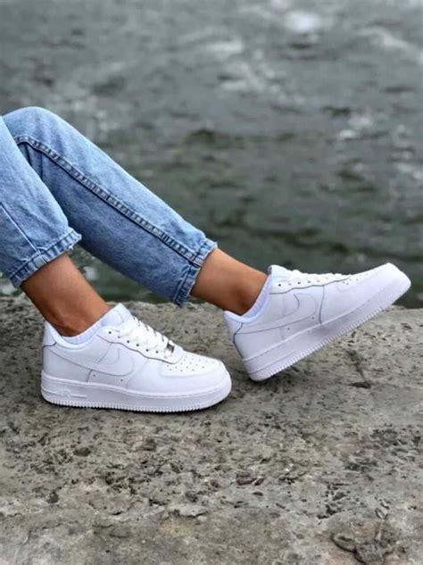 adidasi nike air force 1 dama